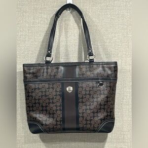 Coach bag signature leather.